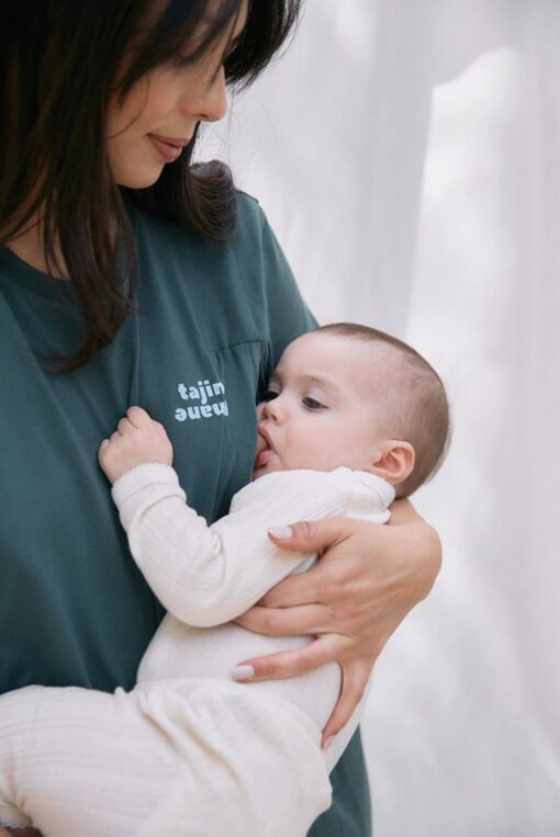 Robe d'allaitement TEE verte (existe en de nombreux coloris) de Tajinebanane – Image 3