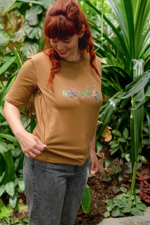 T-shirt allaitement #MOMLIFE camel de la marque JALLU'S'IN – Image 3