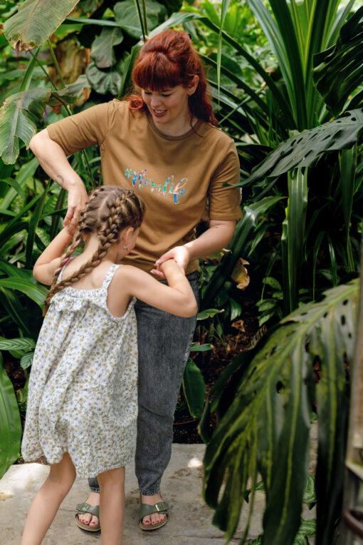 T-shirt allaitement #MOMLIFE camel de la marque JALLU'S'IN – Image 2