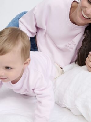 Grossesse et allaitement 83 Sweat non allaitant L'AMOUR EST DECLARE rose version maman et/ ou version bébé/enfant de Emoi Emoi