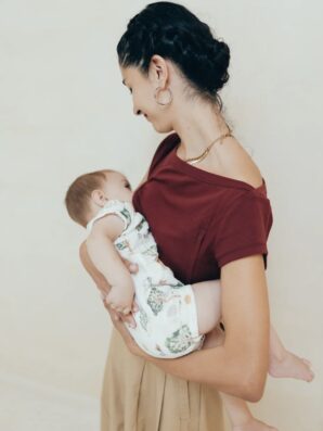 T-shirt d'allaitement BORDEAUX de la marque 23 MAI PARIS