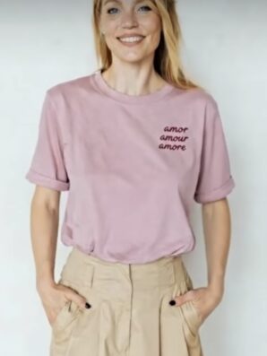 T-shirt d'allaitement brodé vieux rose AMOR, AMOUR, AMORE de 23 MAI PARIS